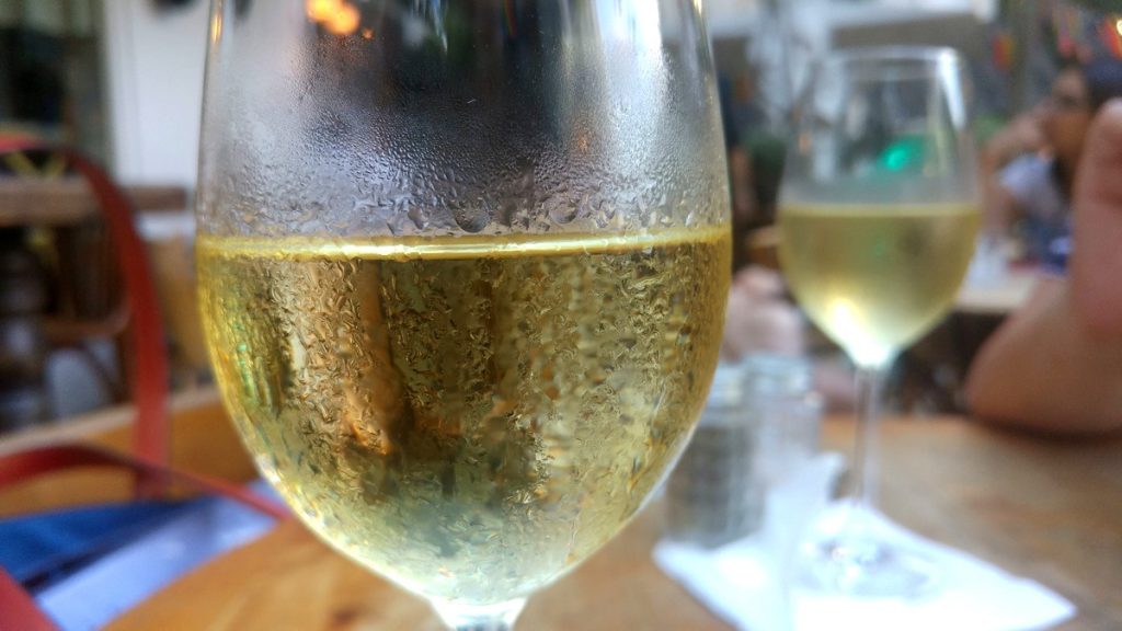 יינות ישראלים מומלצים - יין לבן כשר מומלץ יין רוזה כשר מומלץ