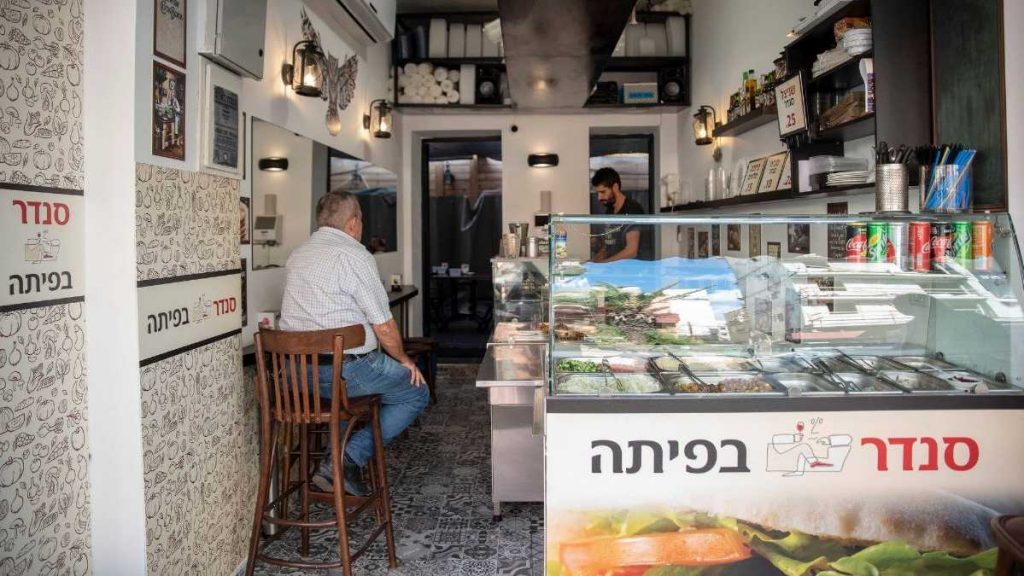 סנדר בפיתה אוכל מהיר כשר בתל אביב